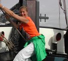 Mon Desir zeilen hijsen met gasten