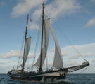 Zeilschip Mon Desir over bakboord